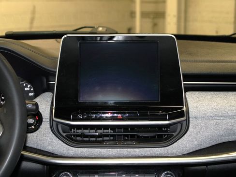 Used 2022 Jeep Compass Latitude image 14