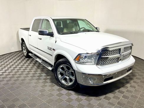 Used 2018 RAM 1500 Laramie w/ Convenience Group AWD/4WD image 9