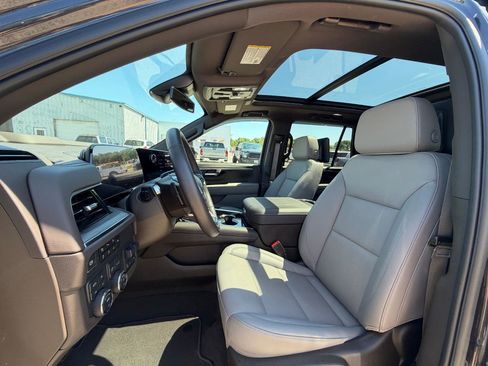 Used 2025 Chevrolet Tahoe Z71 w/ Z71 Off-Road Package AWD/4WD image 8