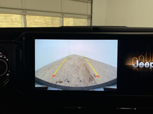 Used 2025 Jeep Wrangler Sahara image 25