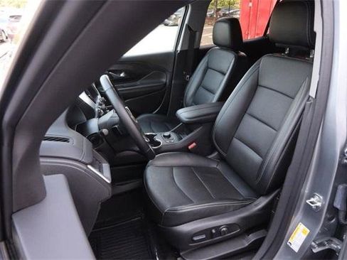 Used 2024 GMC Terrain SLT image 9