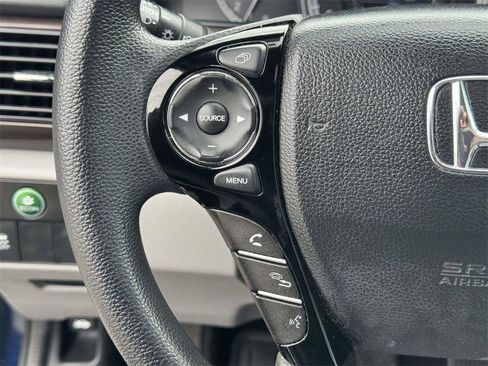 Used 2017 Honda Accord EX image 11