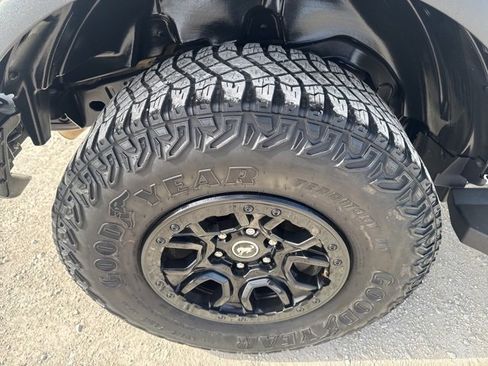 Used 2023 Ford Bronco Wildtrak image 28