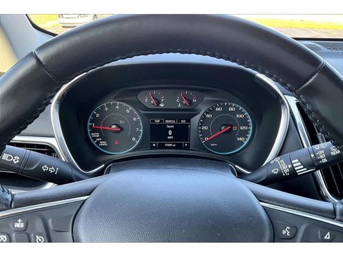Used 2018 Chevrolet Equinox LT FWD image 22