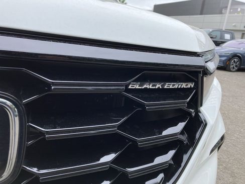 Used 2025 Honda Pilot Black Edition image 3