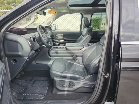 Used 2025 Ford Expedition Platinum AWD/4WD image 4