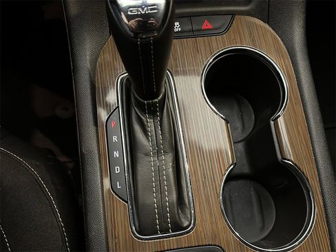 Used 2017 GMC Acadia SLE image 28