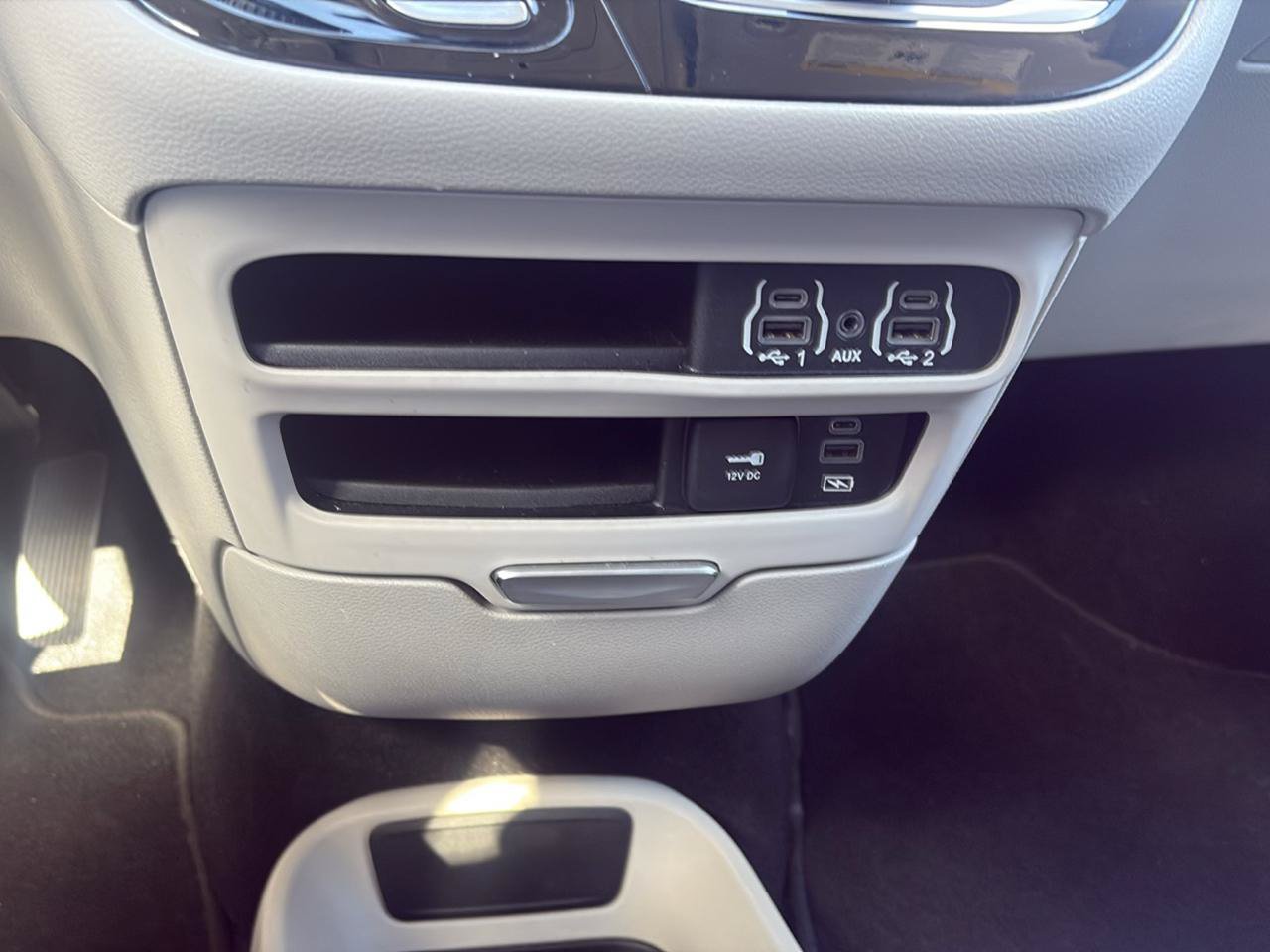 Used 2022 Chrysler Pacifica Touring-L FWD image 21