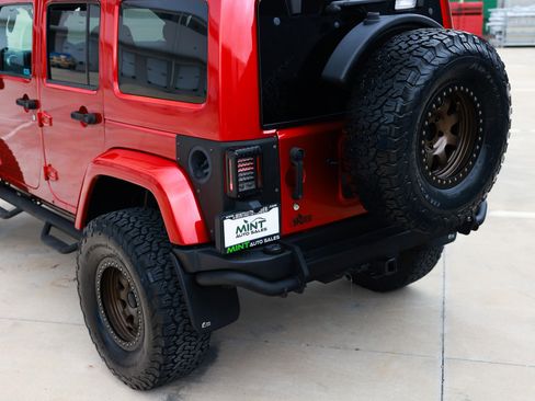 Used 2016 Jeep Wrangler Unlimited Rubicon w/ Connectivity Group image 59