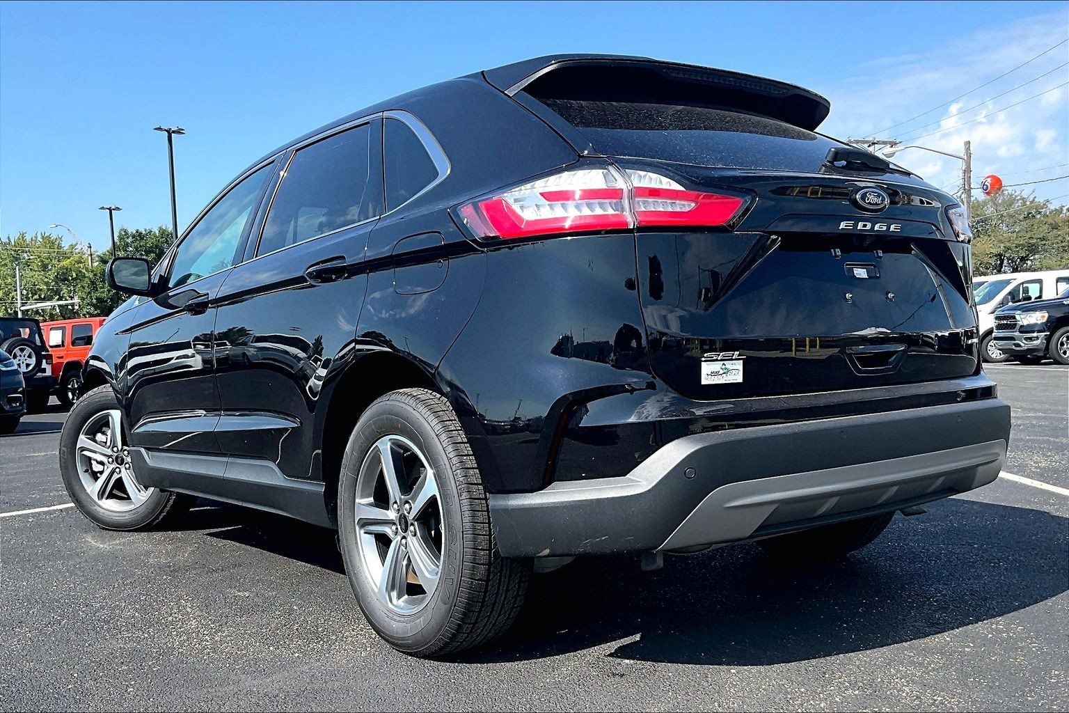 Used 2024 Ford Edge SEL w/ Convenience Package AWD/4WD image 6