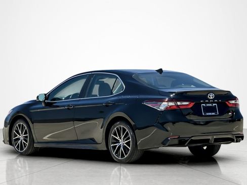 Certified 2022 Toyota Camry SE FWD image 3