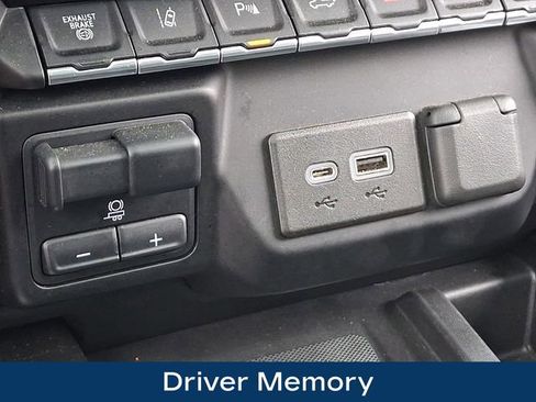Used 2022 GMC Sierra 2500 Denali AWD/4WD image 17