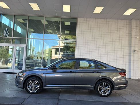 Used 2019 Volkswagen Jetta R-Line FWD image 2