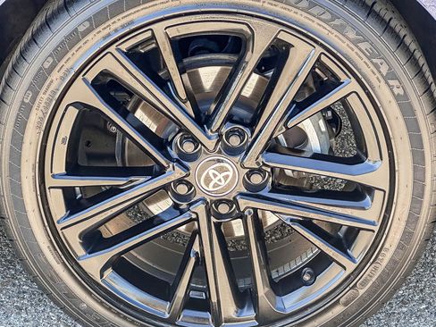 Used 2025 Toyota Camry SE FWD image 12