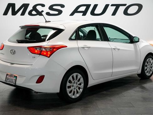Used 2017 Hyundai Elantra GT FWD image 5