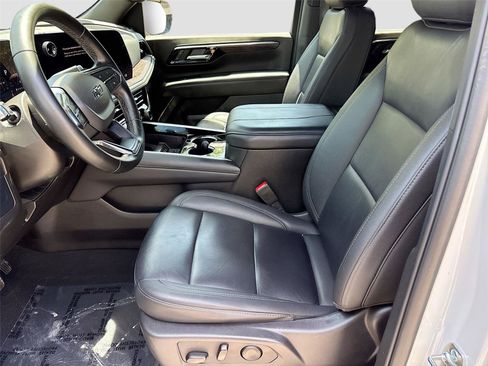 Used 2025 Chevrolet Suburban Z71 AWD/4WD image 22