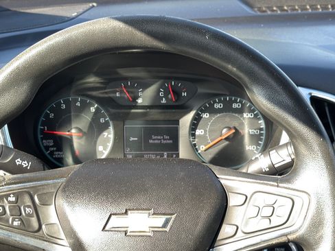 Used 2018 Chevrolet Equinox LS AWD/4WD image 29