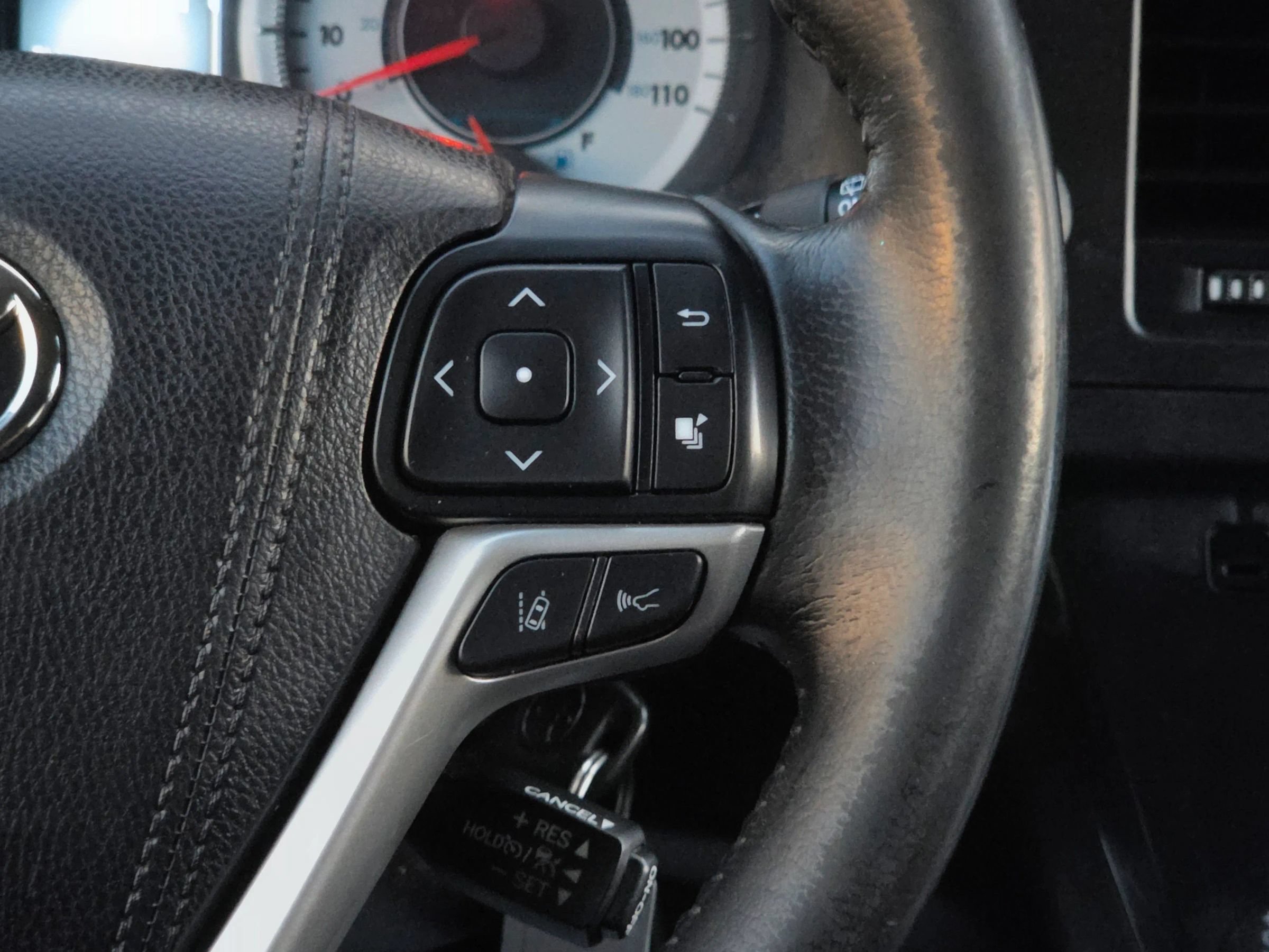 Used 2018 Toyota Sienna SE FWD image 24