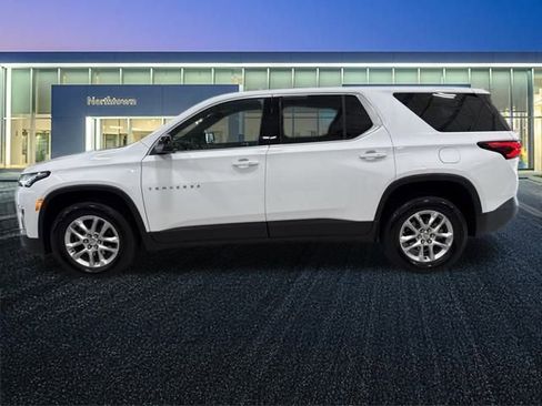Used 2023 Chevrolet Traverse LS image 7