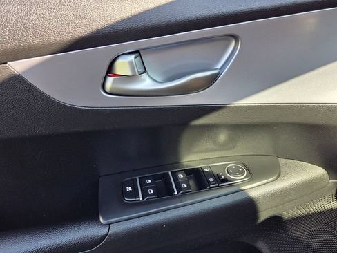 Used 2022 Kia Forte LXS FWD image 27