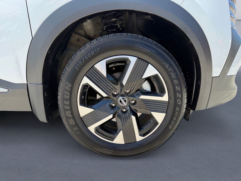 Used 2025 Nissan Kicks SV AWD/4WD image 9