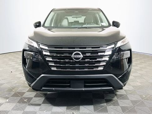 Used 2025 Nissan Rogue SV image 3