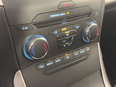 Used 2018 Ford Edge SEL image 21