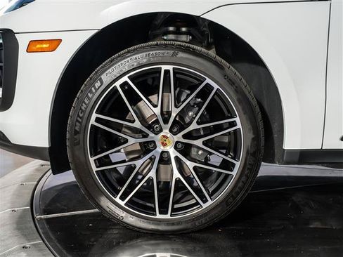 Certified 2026 Porsche Macan AWD/4WD image 14