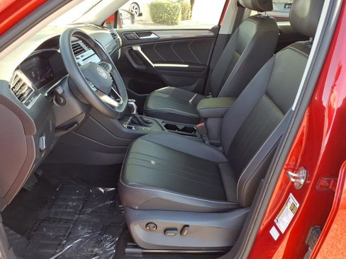 Certified 2024 Volkswagen Tiguan SE image 20