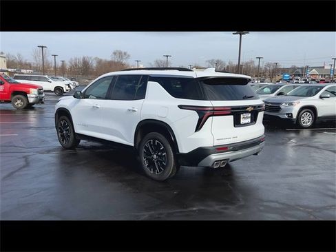 Certified 2025 Chevrolet Traverse LT w/ Sun and Wheel Package image 6