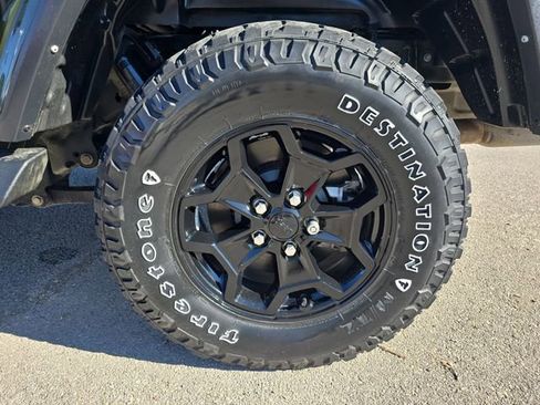 Used 2021 Jeep Gladiator Sport image 33