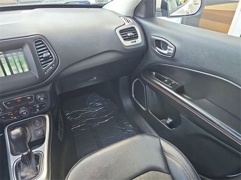 Used 2019 Jeep Compass Latitude image 14