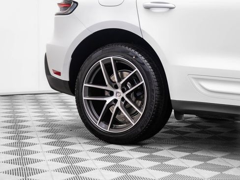 Used 2026 Porsche Macan AWD/4WD image 34