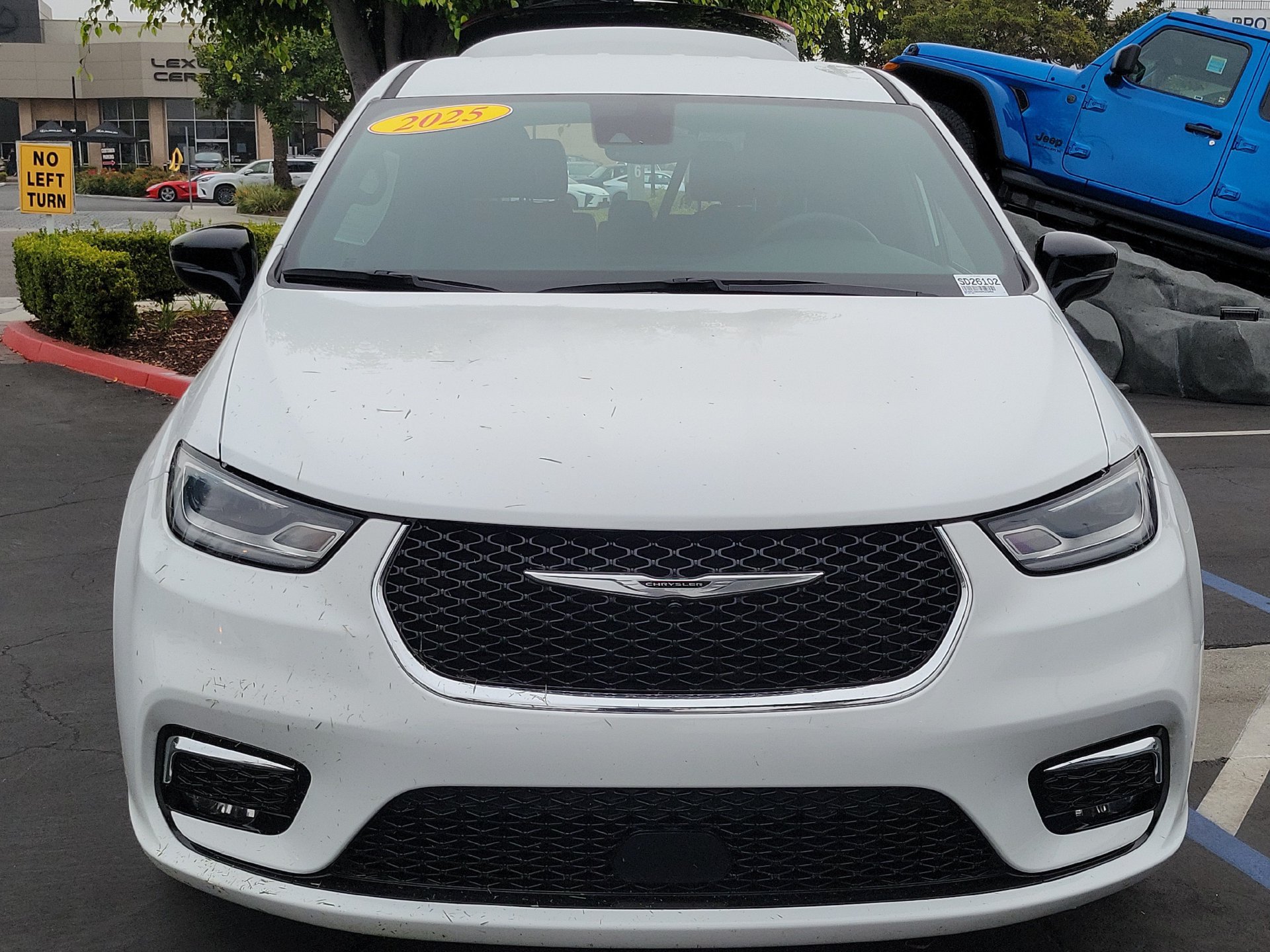 Certified 2025 Chrysler Pacifica Select FWD image 4