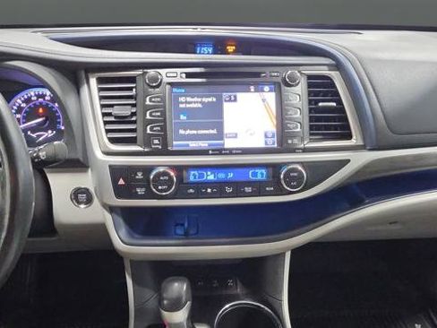 Used 2018 Toyota Highlander Limited Platinum AWD/4WD image 13