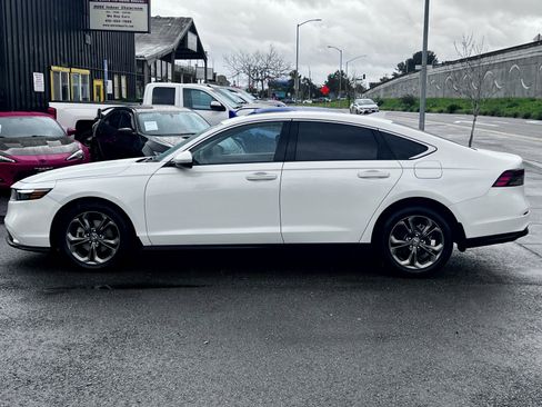 Used 2023 Honda Accord EX image 8