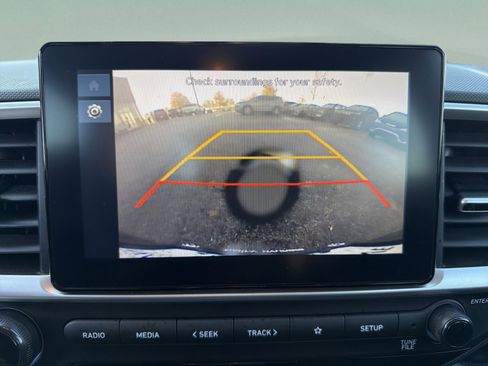 Used 2024 Hyundai Venue SEL image 11