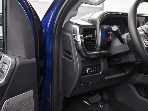 New 2026 Ford F250 Lariat w/ Black Appearance Package AWD/4WD image 19