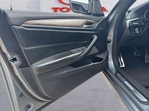Used 2018 BMW M550i xDrive image 24