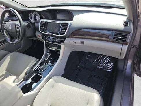 Used 2016 Honda Accord Touring image 28