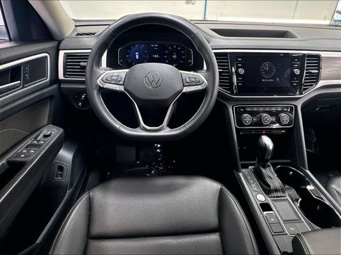 Used 2023 Volkswagen Atlas SE w/ Black Wheel Package FWD image 11