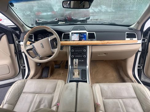 Used 2012 Lincoln MKS AWD image 9