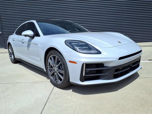 Used 2024 Porsche Panamera RWD image 8