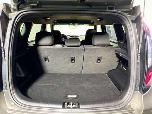 Used 2018 Kia Soul + FWD image 32