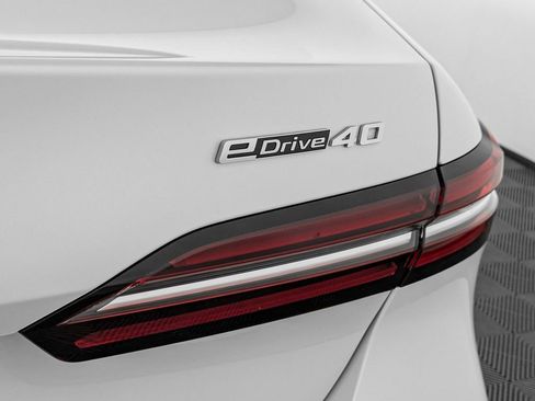 Certified 2024 BMW i5 eDrive40i w/ Convenience Package image 12