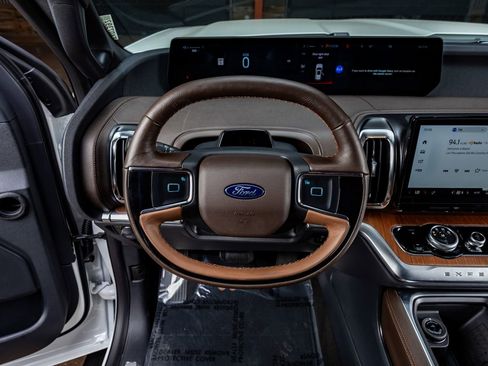 Used 2025 Ford Expedition King Ranch image 19