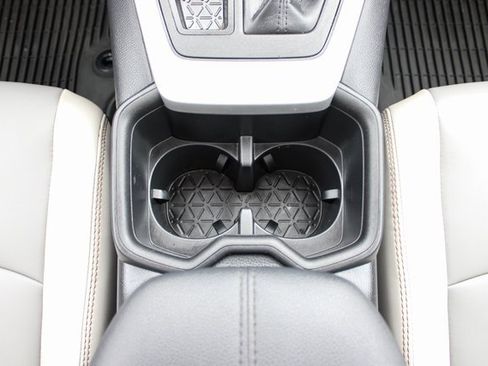 Used 2023 Toyota RAV4 XLE Premium image 19