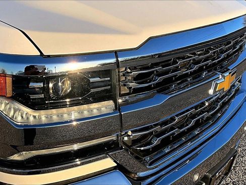 Used 2018 Chevrolet Silverado 1500 LTZ w/ Texas Edition image 30