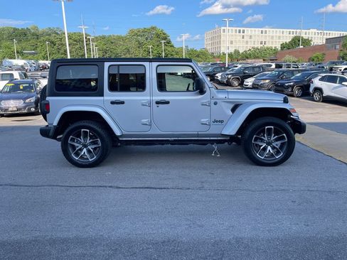 Used 2024 Jeep Wrangler Unlimited AWD/4WD image 7