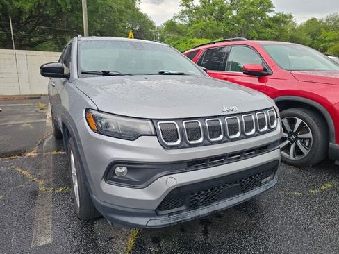 Used 2022 Jeep Compass Latitude FWD image 4